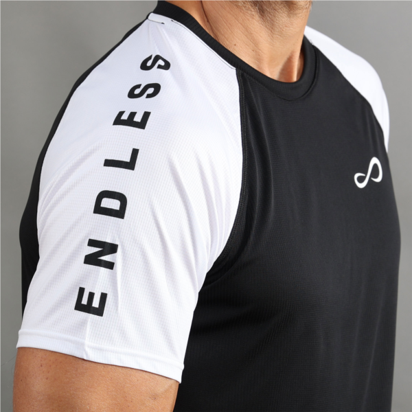 T-SHIRT FEISTY ICONIC - BLACK WHITE